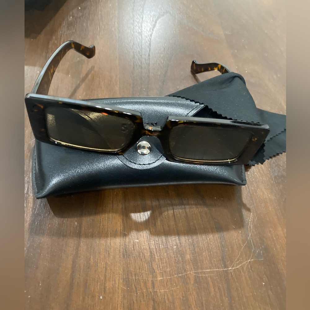 Sunglasses Brown animal print square